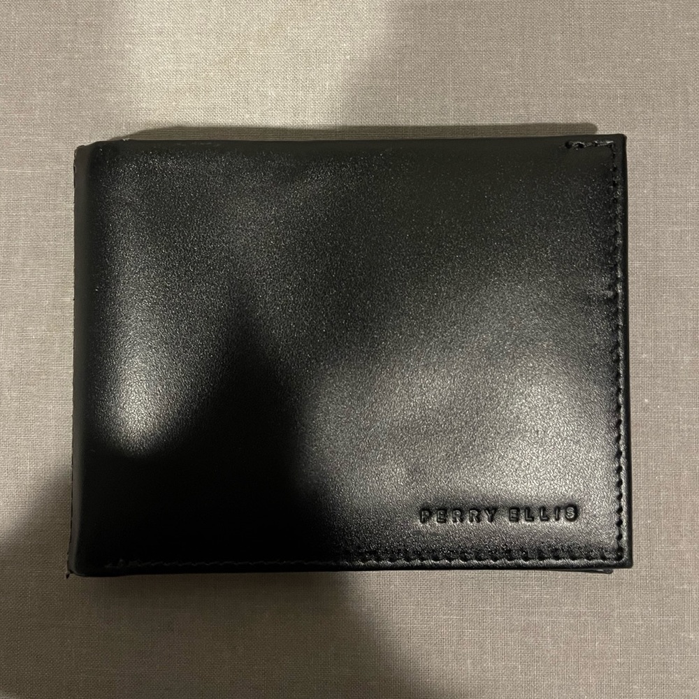 Perry Ellis Portfolio genuine leather men’s bifold wallet